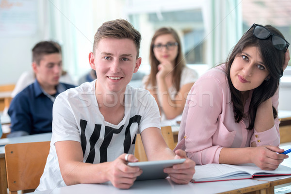 Gülen öğrenci oturma sınıf arkadaşı tablet Stok fotoğraf © zurijeta