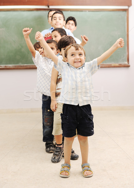 Imagine de stoc: Copii · şcoală · sală · de · clasă · zâmbet · copil · fundal