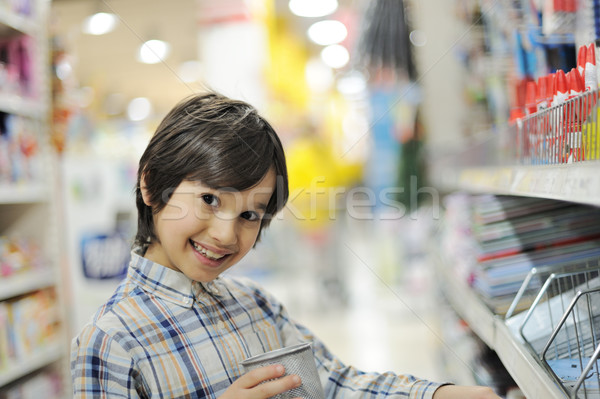 Lächelnd kid Einkaufszentrum Buch Schule Junge Stock foto © zurijeta