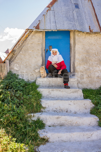 Eski geleneksel miras kadın poz Stok fotoğraf © zurijeta