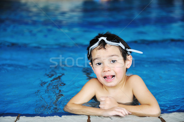 Foto d'archivio: Piccolo · cute · ragazzo · blu · acqua · piscina