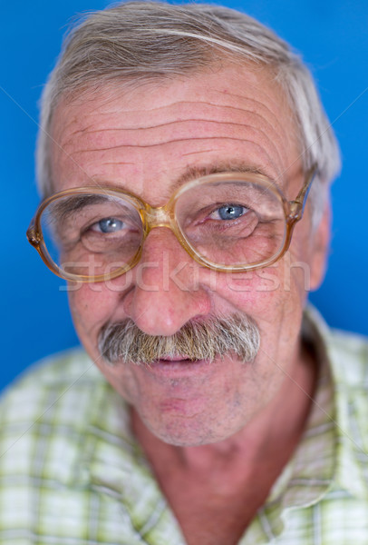 Glimlachend volwassen man snor rimpels ouderen goed kijken Stockfoto © zurijeta