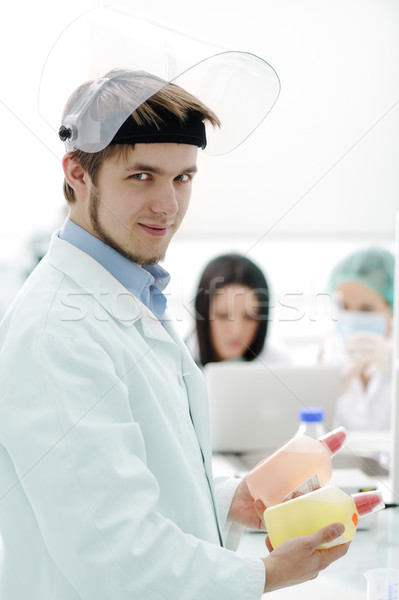 Stockfoto: Jonge · medische · werknemer · glas · masker · werken