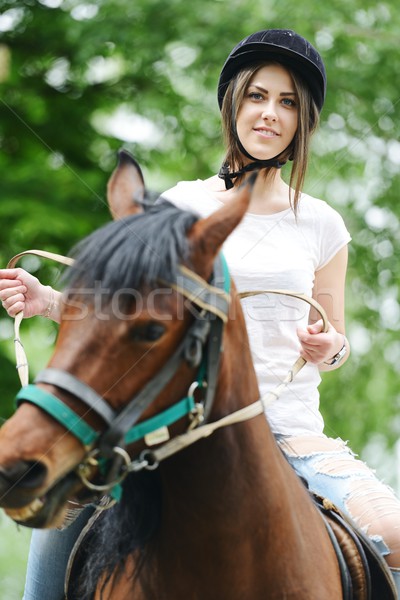 Imagen feliz femenino sesión caballo pueblo Foto stock © zurijeta