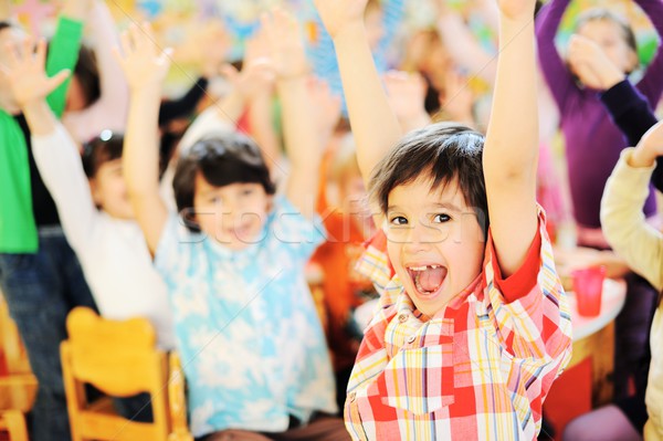 Kinderen vieren verjaardagsfeest speeltuin kinderen Stockfoto © zurijeta