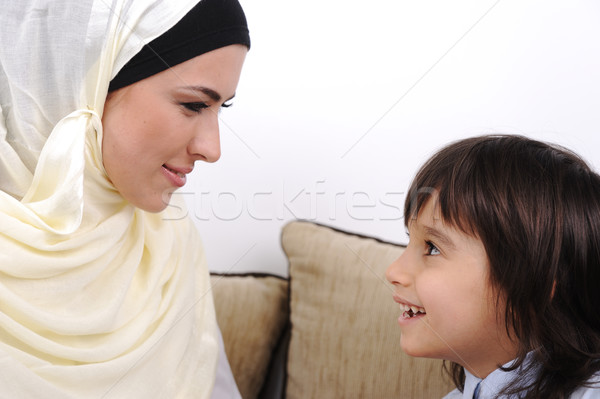 Foto stock: Musulmanes · madre · hijo · relajante · casa · sonrisa