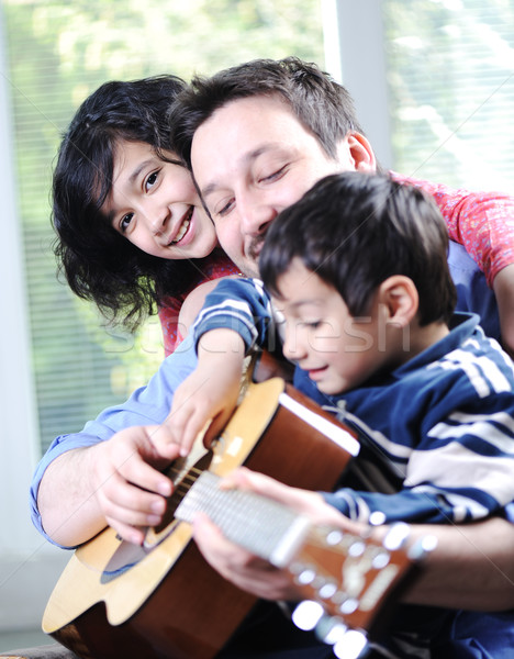 Foto stock: Pai · crianças · bom · tempo · casa · família · feliz