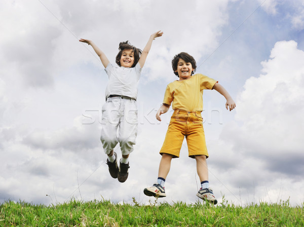 çocuk atlama yeşil çayır iki çocuklar Stok fotoğraf © zurijeta