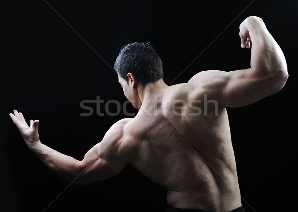 Perfect mannelijke lichaam bodybuilder poseren Stockfoto © zurijeta