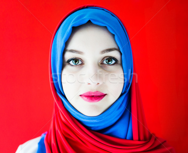 アラビア語 ムスリム 少女 カラフル スカーフ 美少女 ストックフォト C Jasmin Merdan Zurijeta Stockfresh
