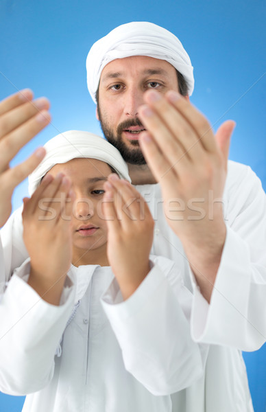 Vader zoon bidden allah arabisch handen glimlach Stockfoto © zurijeta