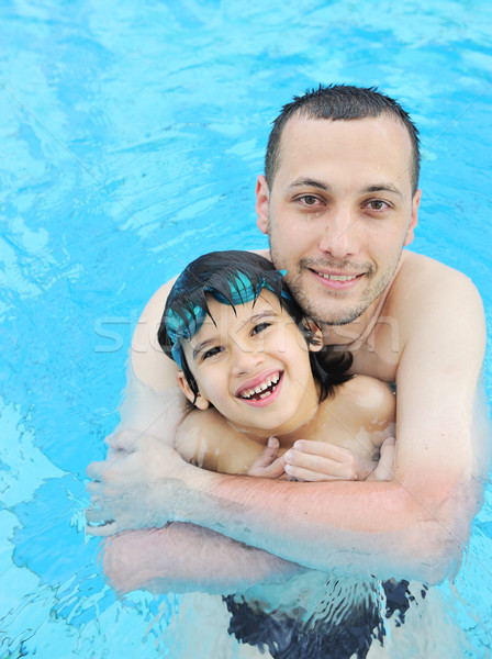 Foto stock: Hijo · de · padre · piscina · verano · familia · sonrisa · amor