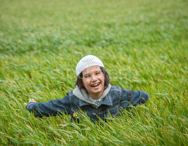 Musulmans arabe Kid permanent vert belle [[stock_photo]] © zurijeta