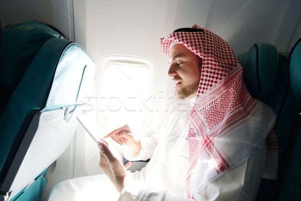 現代 阿拉伯語 商人 飛機 工作的 商業照片 © zurijeta