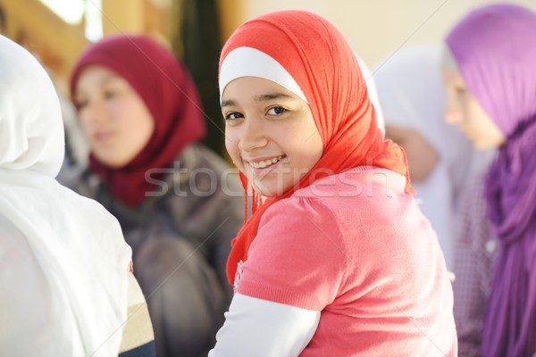 Moslim arabisch meisjes leren samen groep Stockfoto © zurijeta