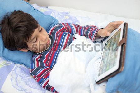 Kid Patienten Krankenhausbett Tablet Kind Hand Stock foto © zurijeta