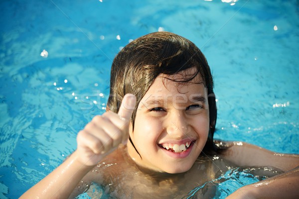 Weinig zwembad duim omhoog glimlach Stockfoto © zurijeta