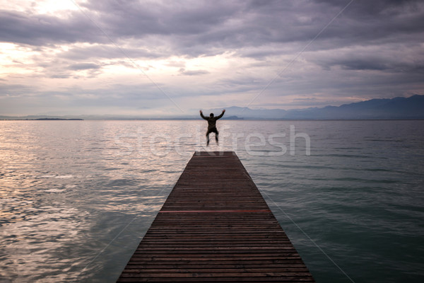 Saltar hombre puente peatonal manana nubes Foto stock © zurijeta