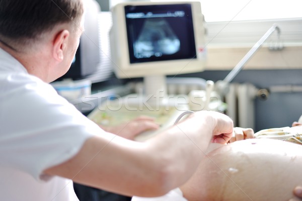 Hamile kadın doktor klinik hamile tıp makine Stok fotoğraf © zurijeta