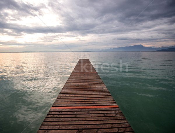 Puente peatonal lago manana agua Foto stock © zurijeta