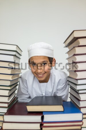 Jungen muslim Frau traditionellen Kleidung Bildung Stock foto © zurijeta
