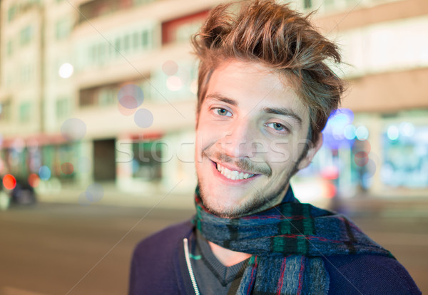 Jóvenes hombre guapo noche calle de la ciudad atractivo hombre Foto stock © zurijeta