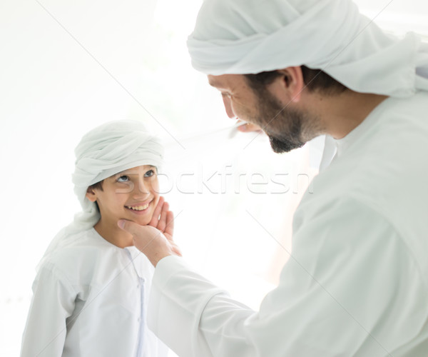 Szczęśliwy arabskie ojciec chusta syn Zdjęcia stock © zurijeta