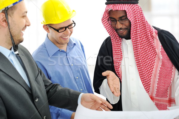 Uomini d'affari nuovo progetto mezzo Medio Oriente business Foto d'archivio © zurijeta