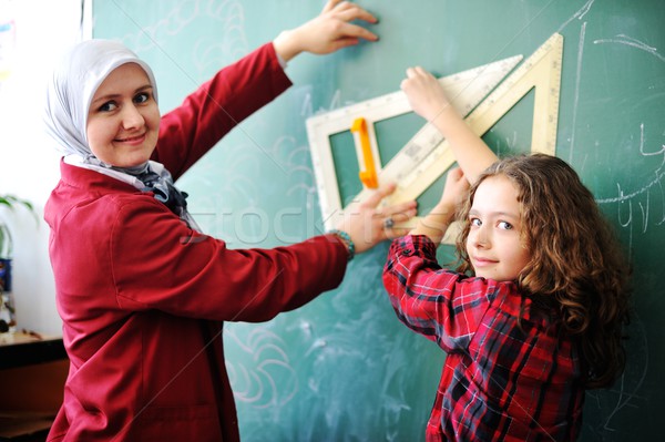 Foto stock: Bonitinho · sala · de · aula · educação · atividades · mulher