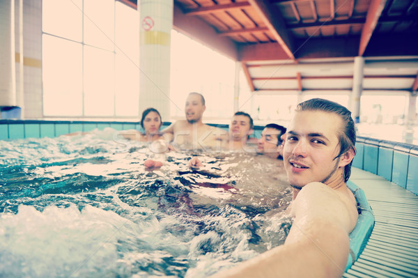 Grupy młodych narodów basen jacuzzi Zdjęcia stock © zurijeta