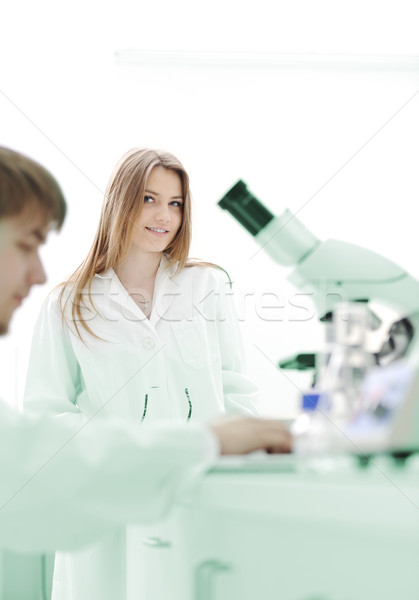 Stockfoto: Uit · wetenschappelijk · onderzoek · lab · internet · gebouw