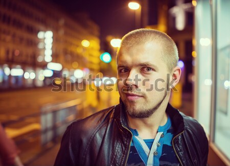 Jóvenes hombre guapo noche calle de la ciudad atractivo hombre Foto stock © zurijeta