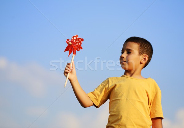 Stockfoto: Weinig · jongen · buitenshuis · propeller · speelgoed · zomer