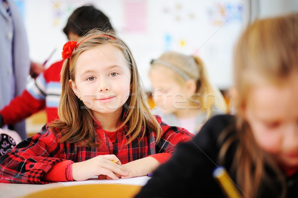 Aranyos iskolások osztályterem oktatás tevékenységek lány Stock fotó © zurijeta