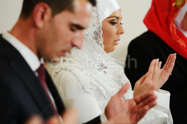Musulman mireasă mire moschee femeie Imagine de stoc © zurijeta