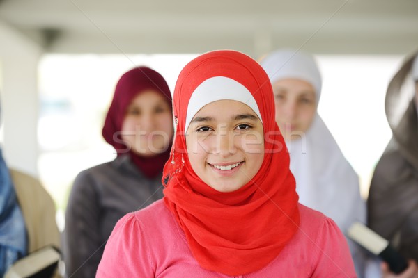 穆斯林 阿拉伯語 女孩 學習 一起 組 商業照片 © zurijeta