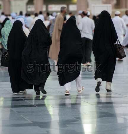 Zwei muslim Frauen Fuß heilig Stock foto © zurijeta