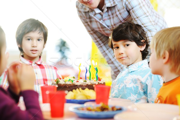 Kinderen vieren verjaardagsfeest speeltuin kinderen Stockfoto © zurijeta