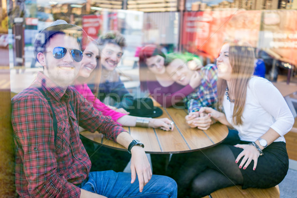 Autentikus kép fiatal valódi emberek jó idő Stock fotó © zurijeta