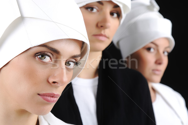 商業照片: 淫蕩 · 白 · 帽子 · 婦女 · 背景 · 黑色