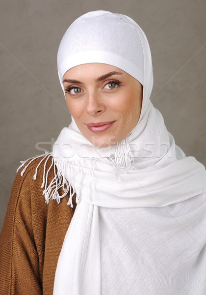 Belo muçulmano positivo mulher sorrindo retrato Foto stock © zurijeta