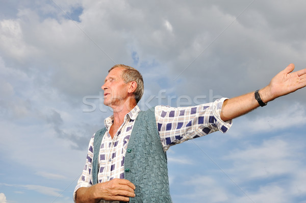 Männlich Person interessant Gesten Himmel Stock foto © zurijeta