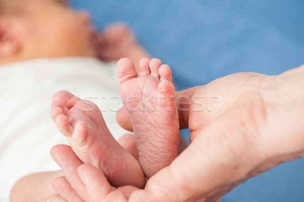 Recién nacido bebé pies cara salud hospital Foto stock © zurijeta