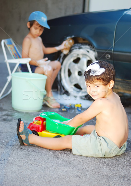 Kind Waschen Auto Spielzeug Wasser glücklich Stock foto © zurijeta