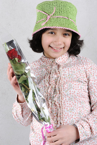 Cute meisje Rood rose vrouw glimlach Stockfoto © zurijeta