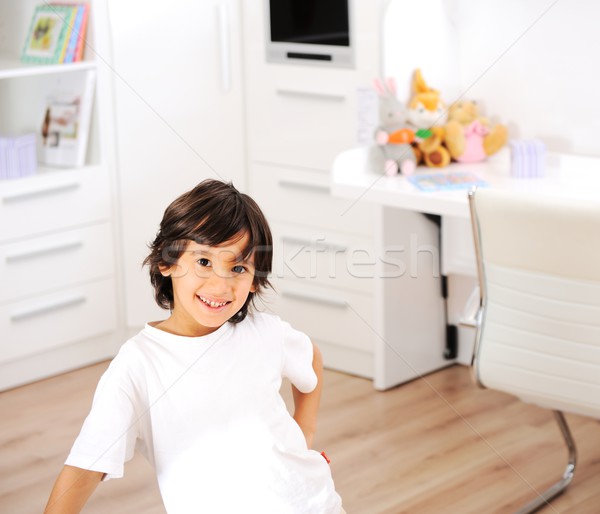 Portret weinig jongen witte tshirt Stockfoto © zurijeta