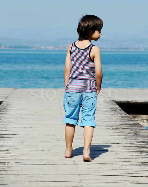 Piccolo ragazzo piedi dock bella mare Foto d'archivio © zurijeta