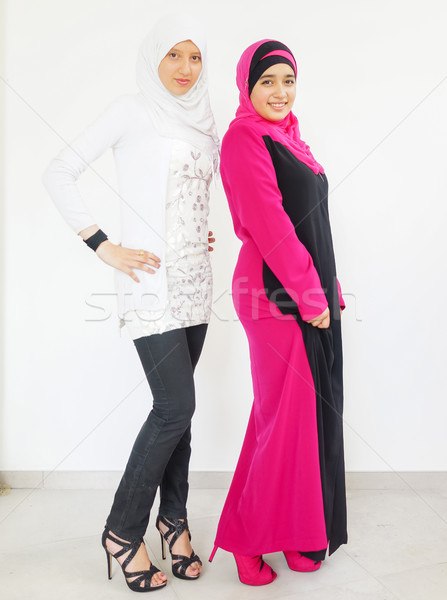 Schönen jungen muslim Mädchen hijab Mode Stock foto © zurijeta