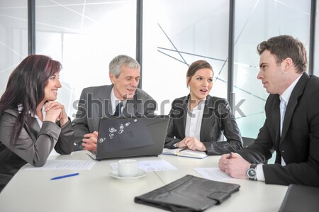 Stock foto: Geschäftsleute · Diskussion · Tagungsraum · Computer · Frauen · Sitzung