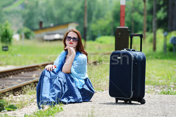 ストックフォト: 女性 · 待って · 列車 · 自然 · 学生 · 美